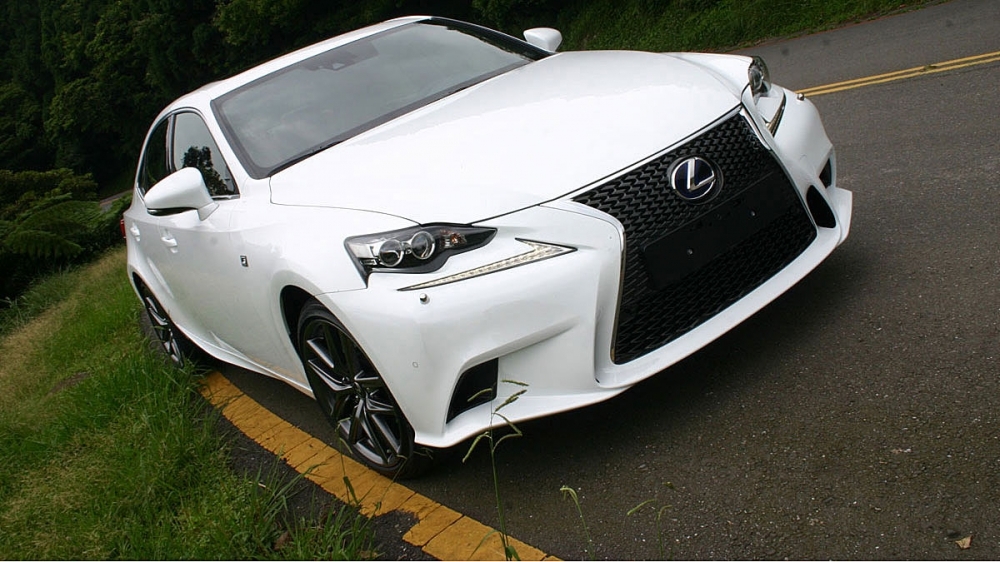 Lexus_IS_300h F Sport Navi版