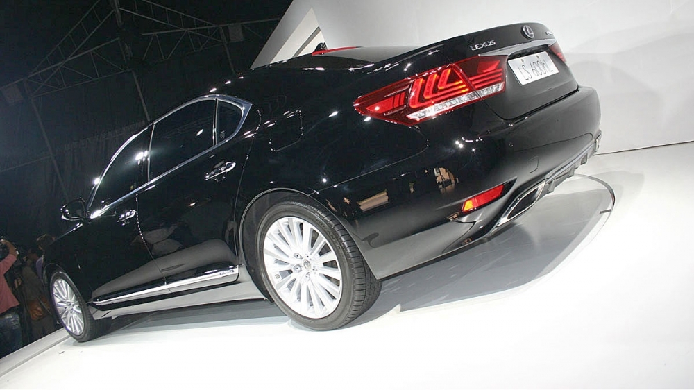 Lexus_LS_600hL OTTOMAN