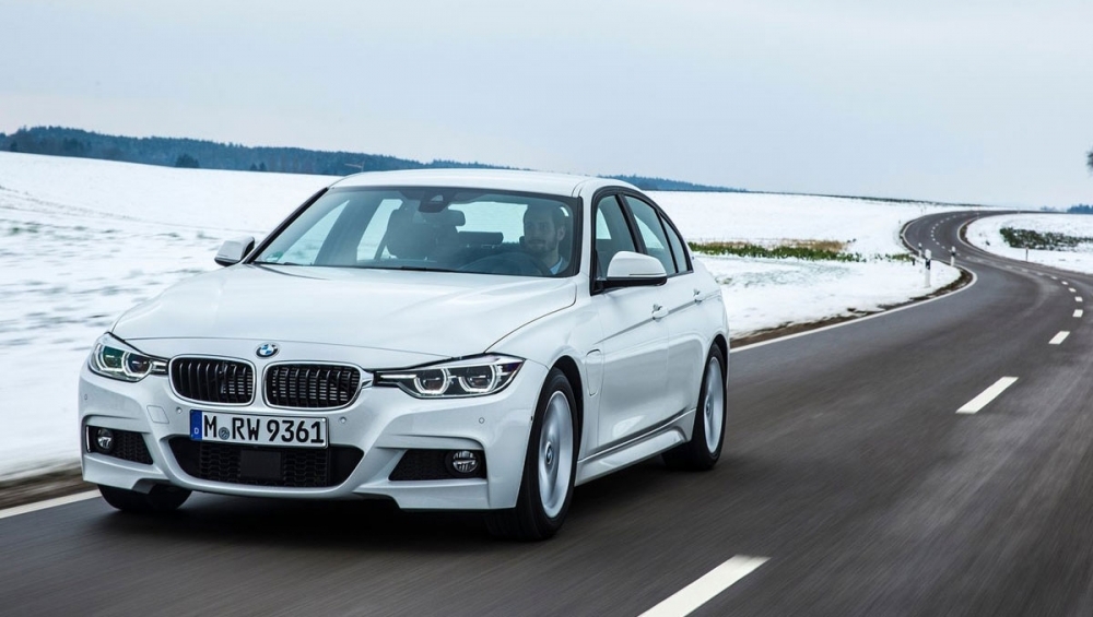 BMW_3-Series Sedan_330e Luxury Line