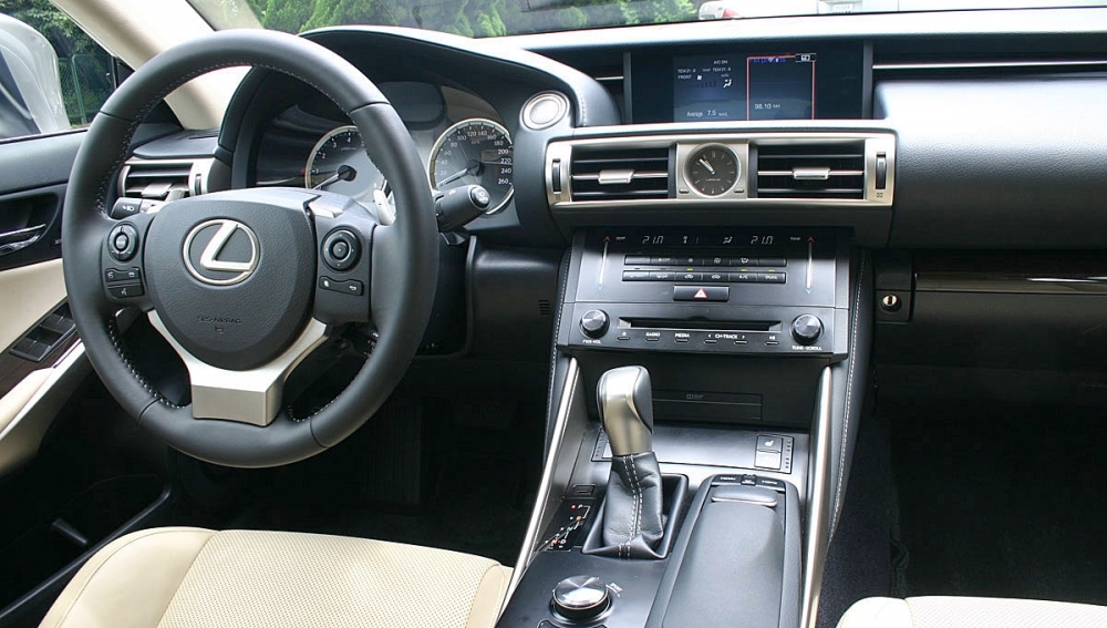 Lexus_IS_200t豪華版