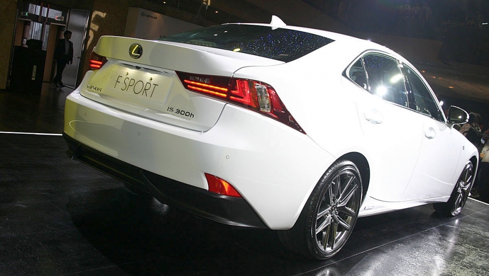 Lexus_IS_300h F Sport版