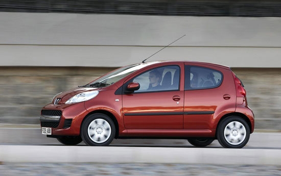 2011 Peugeot 107 羅浮經典版