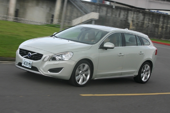 2013 Volvo V60 D4 豪華版