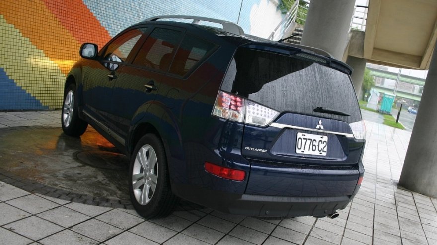 2014 Mitsubishi Outlander 2.4 2WD豪華型