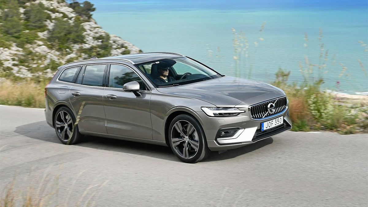 2023 Volvo V60 Plus B4