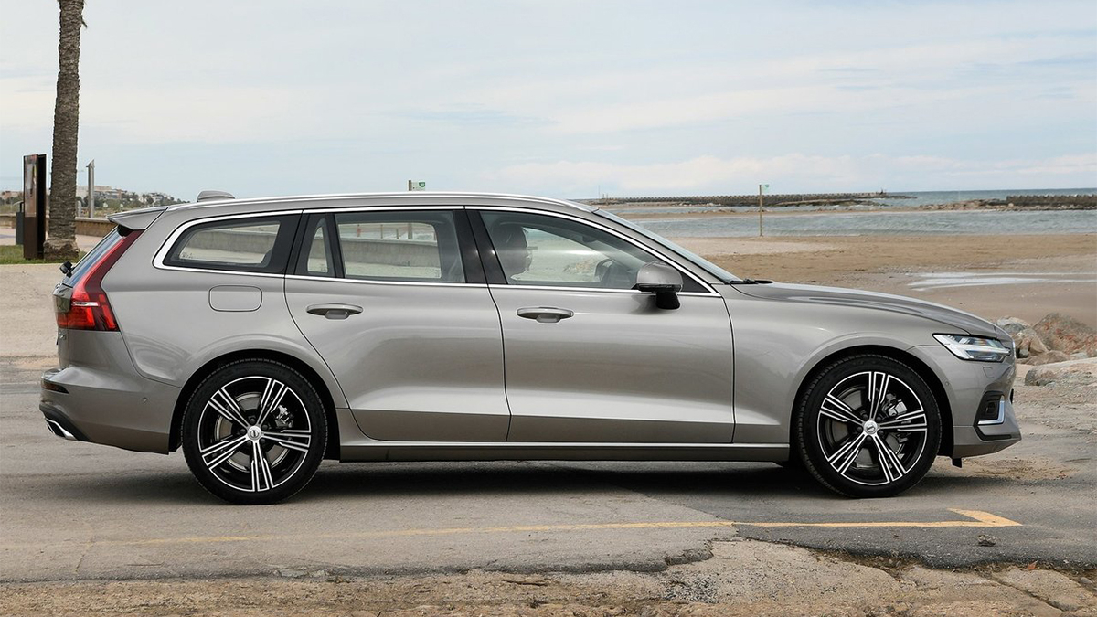 2022 Volvo V60 B4 Momentum