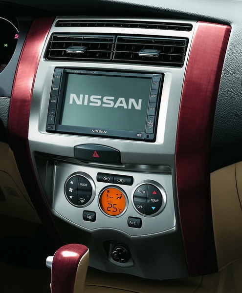 Nissan_Livina_1.8 H