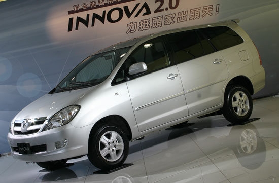 Toyota_Innova_2.0 E