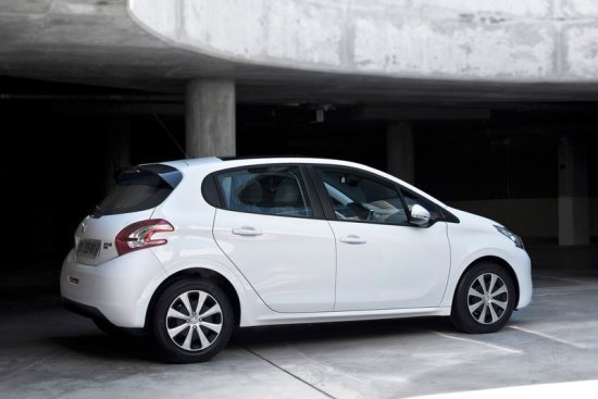 Peugeot_208_1.6 VTi AT