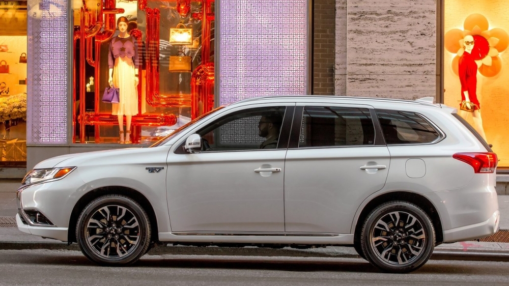 Mitsubishi_Outlander_PHEV