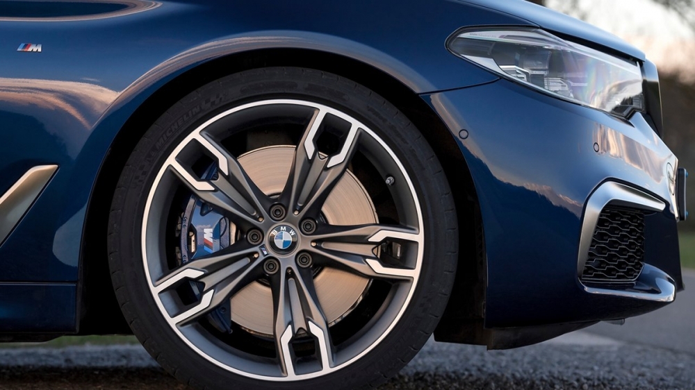 BMW_5-Series Sedan_M550i xDrive