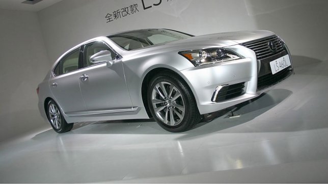 2015 Lexus LS 460L OTTOMAN