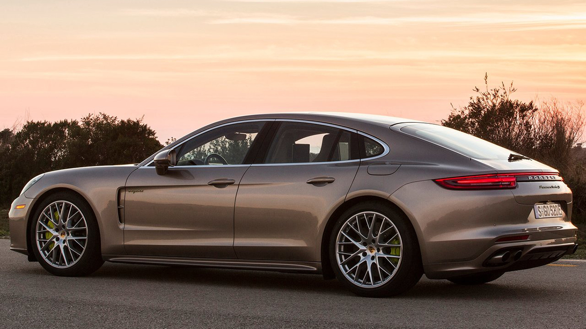 2020 Porsche Panamera Turbo S  E-Hybrid