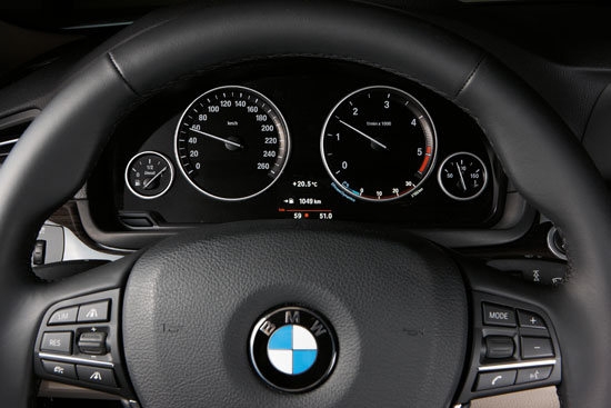 BMW_5-Series Sedan_550i