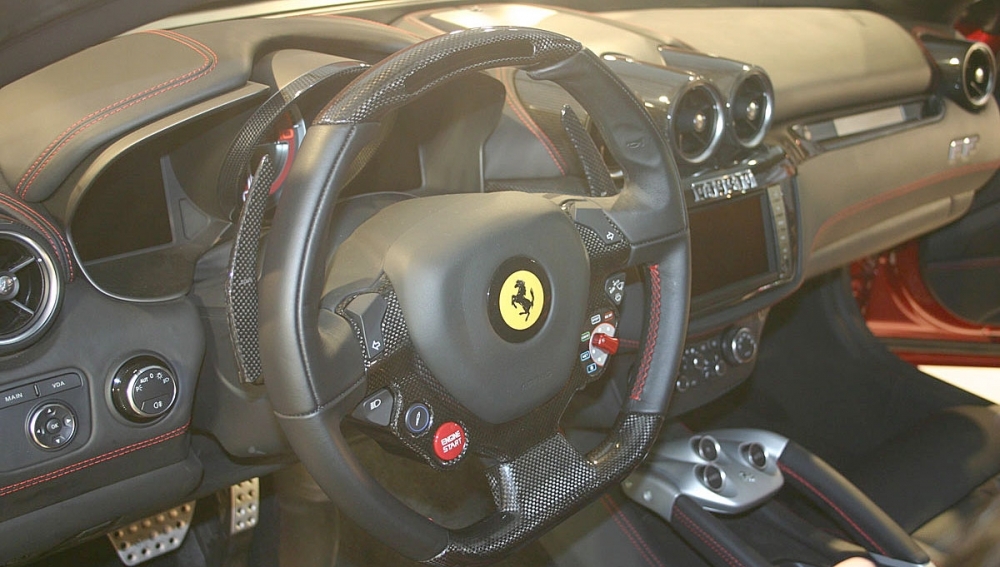 Ferrari_FF_V12