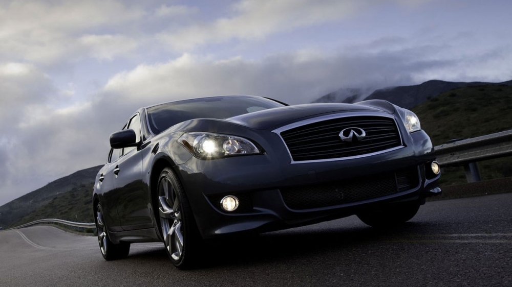 Infiniti_Q70_3.7 V6