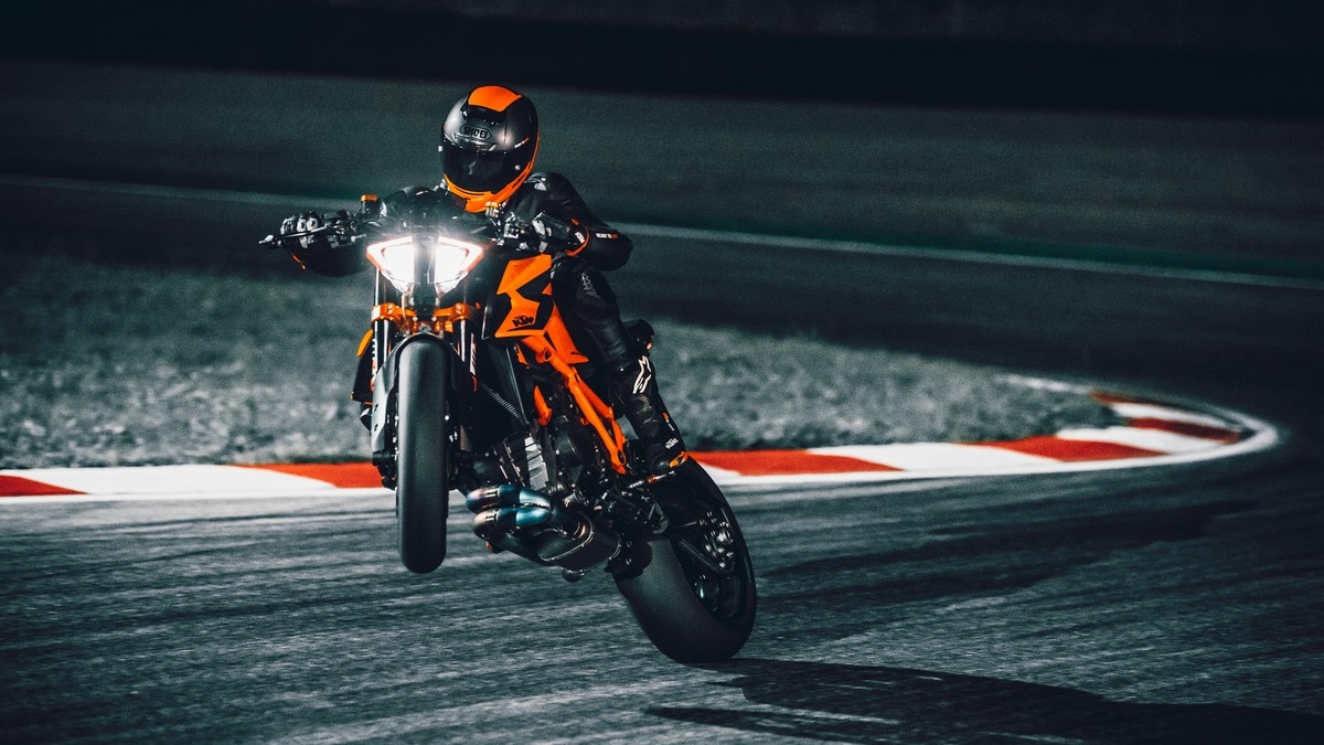 2021 KTM Duke 1290 Super R