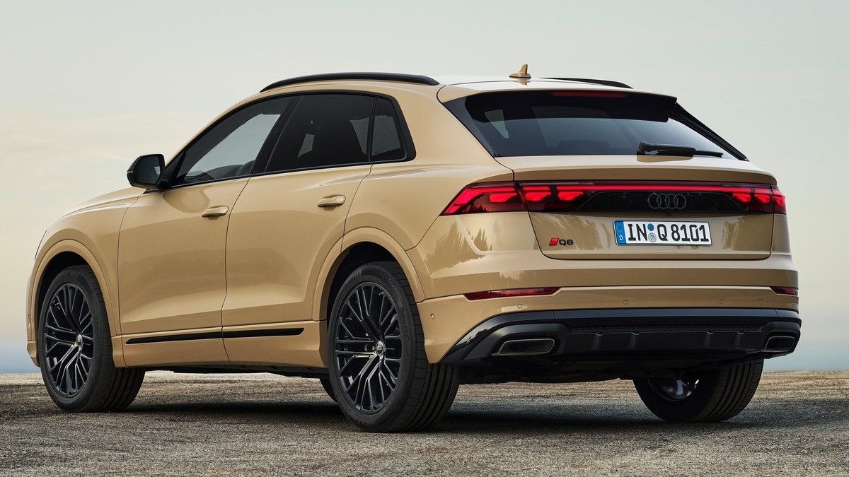 2024 Audi Q8 55 TFSI quattro S-Line Black Edition