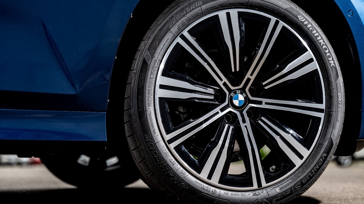 2024 BMW 3-Series Sedan 318i Sport
