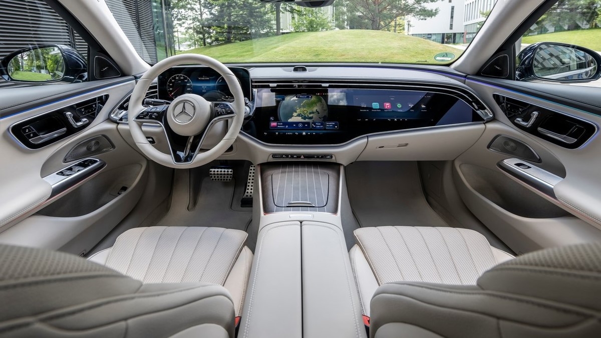 2024 M-Benz E-Class Sedan E300 Exclusive