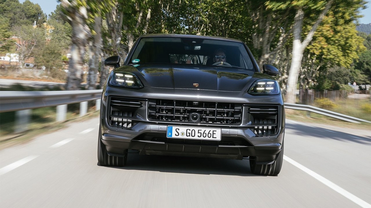 2024 Porsche Cayenne Coupe Turbo E-Hybrid with GT Package