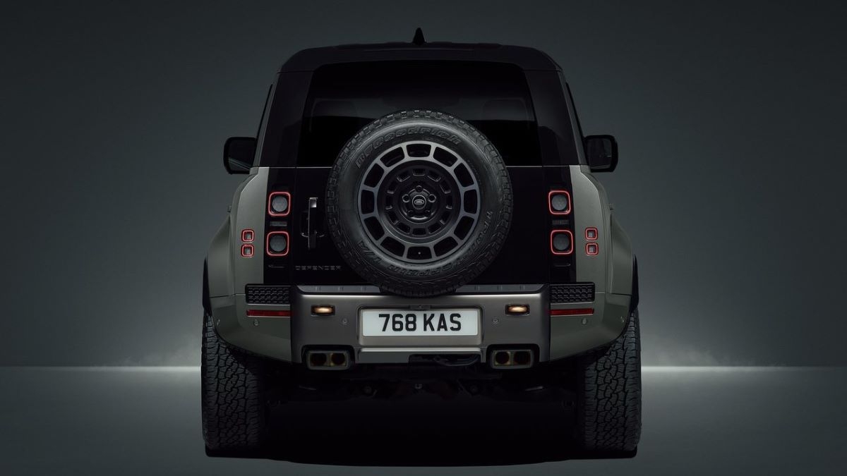 2025 Land Rover Defender 110 V8 OCTA Edition One