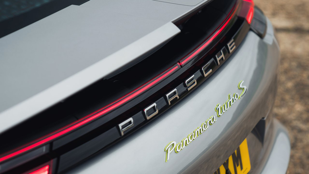 2019 Porsche Panamera Turbo S  E-Hybrid