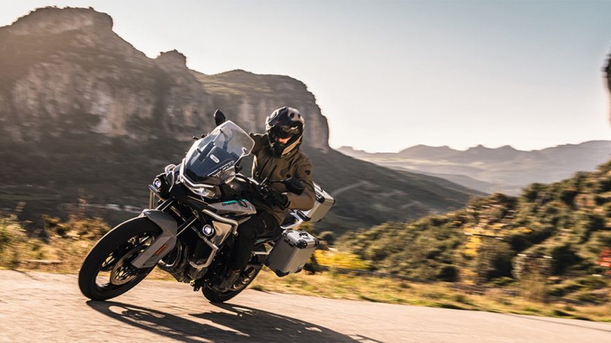 2022 CFMOTO MT 800 Touring ABS