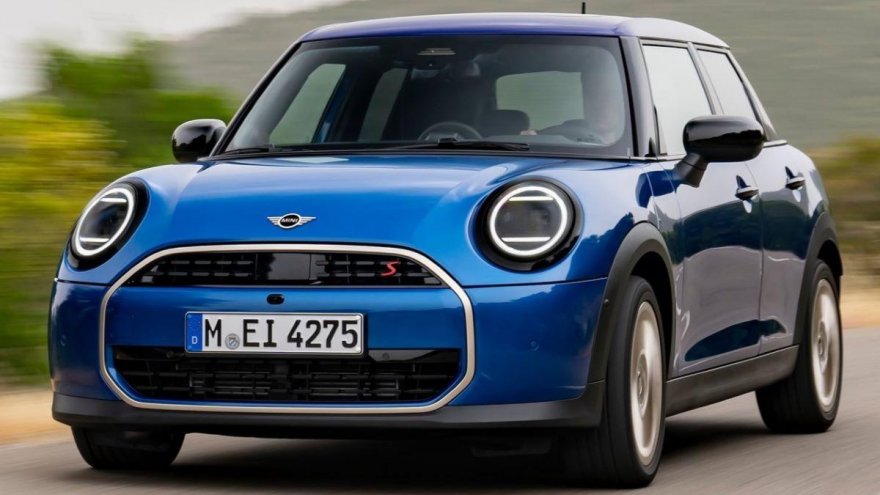 2025 Mini Hatch 5D