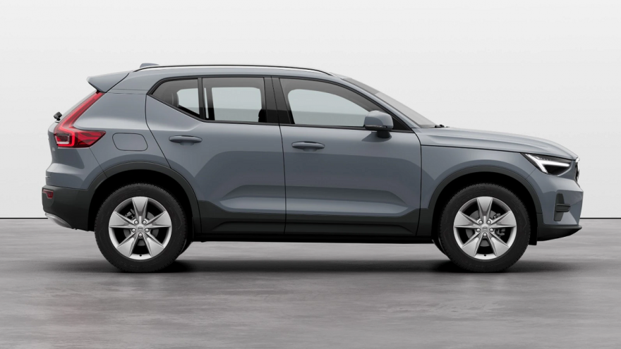 2023 Volvo XC40 T2