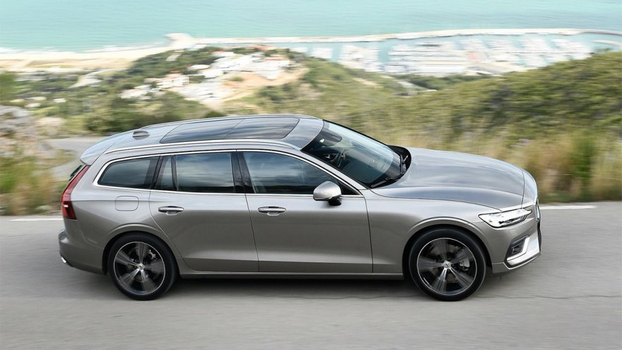 2023 Volvo V60 Ultimate Recharge T8