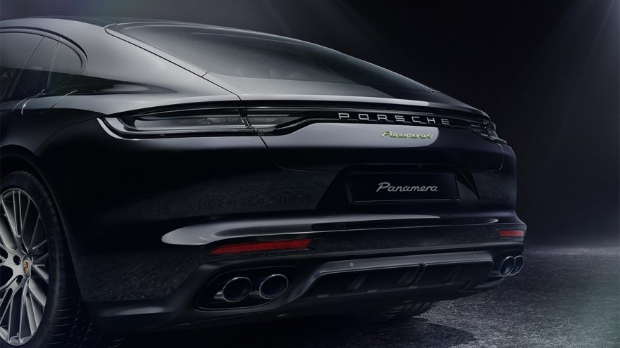 2023 Porsche Panamera 4 Platinum Edition