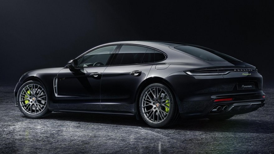 2023 Porsche Panamera 4 Platinum Edition