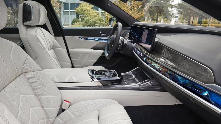 2023 BMW 7-Series 740i Luxury