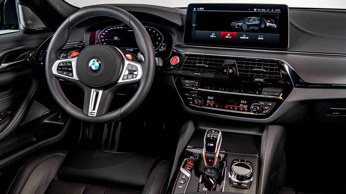 2022 BMW 5-Series Sedan M5 Racing Package