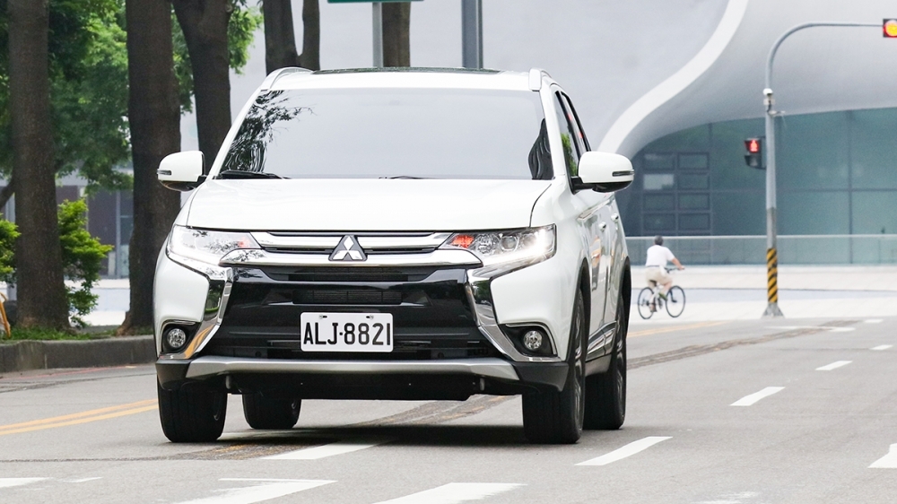 Mitsubishi_Outlander_典藏型