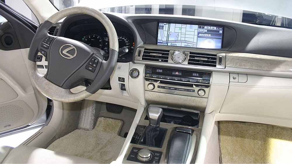 Lexus_LS_460L OTTOMAN