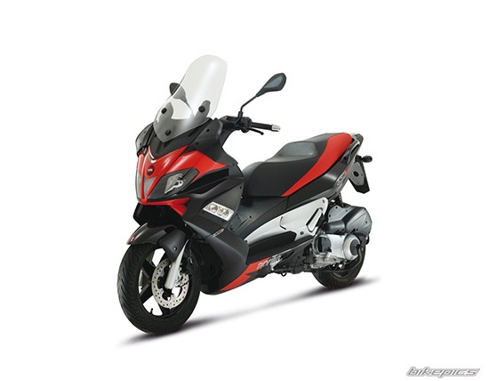 Aprilia_SR Max_300