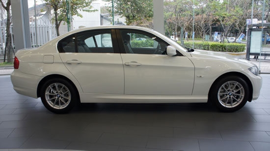 BMW_3-Series Sedan_318d