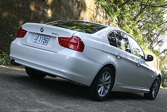 BMW_3-Series Sedan_318d