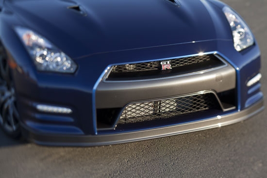 Nissan_GT-R_Premium