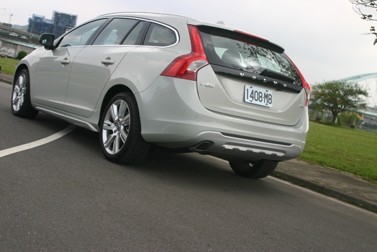 Volvo_V60_D4 豪華版