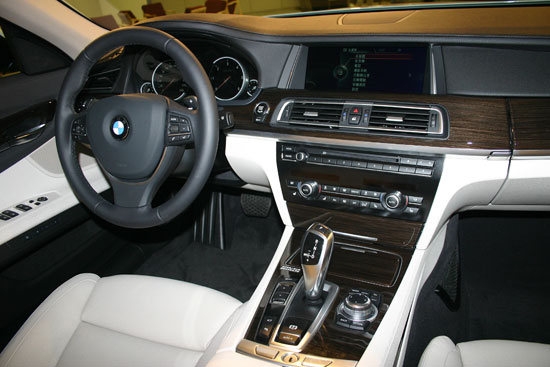 BMW_7-Series_730i