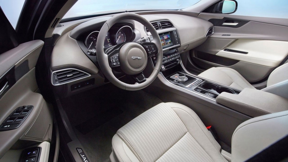 Jaguar_XE_Prestige 20d