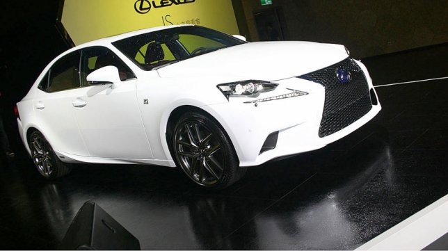 2016 Lexus IS 300h F Sport版