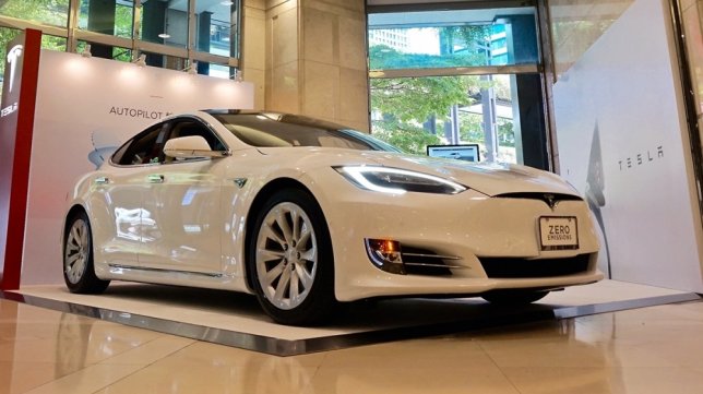 2017 Tesla Model S 90D