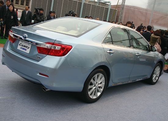 Toyota_Camry_Hybrid-Q