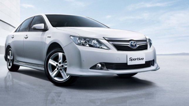 2015 Toyota Camry Hybrid-Sportivo