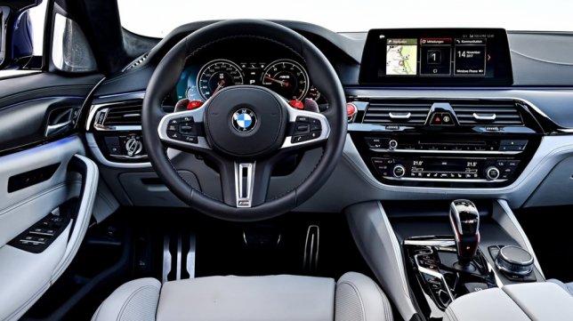 2018 BMW 5-Series Sedan M5