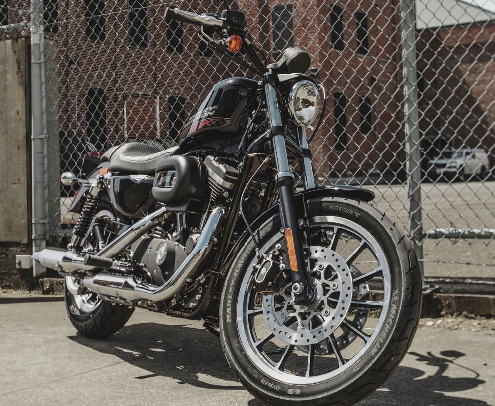 Harley-Davidson_Sportster_883 Roadster